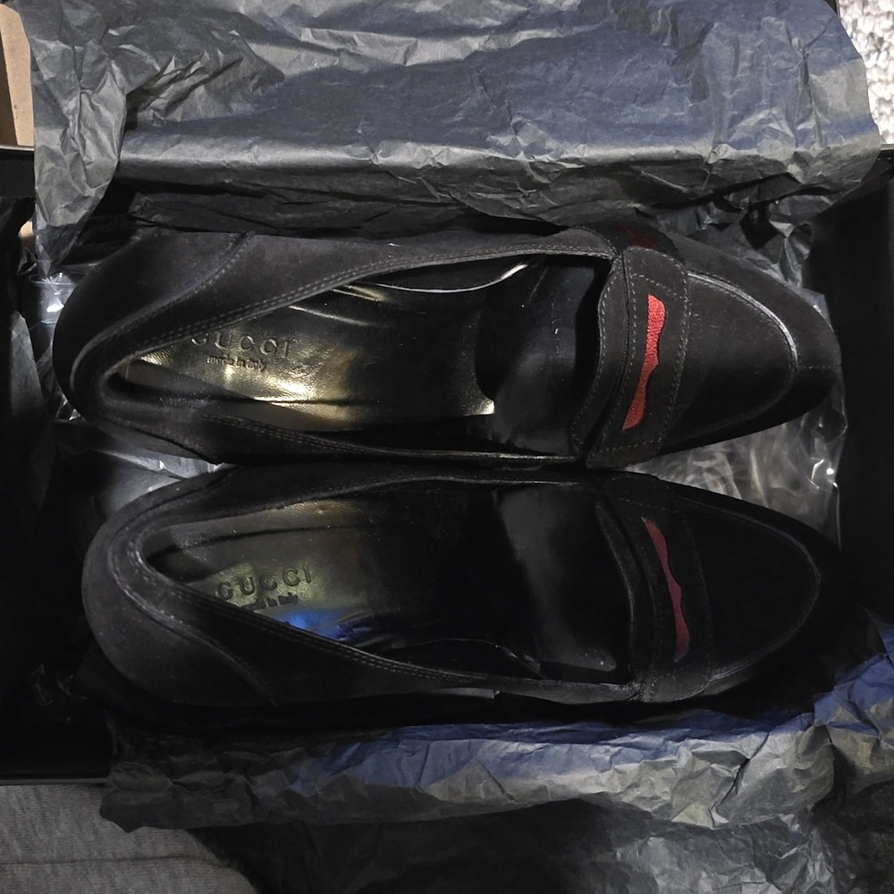 Black suede Gucci heels. Black with red and black band. Red on toe area. Size 8